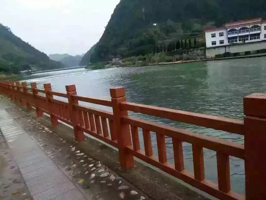 1588923270102880.jpg 1.8米(mǐ)仿木護(hù)欄 (2).JPG