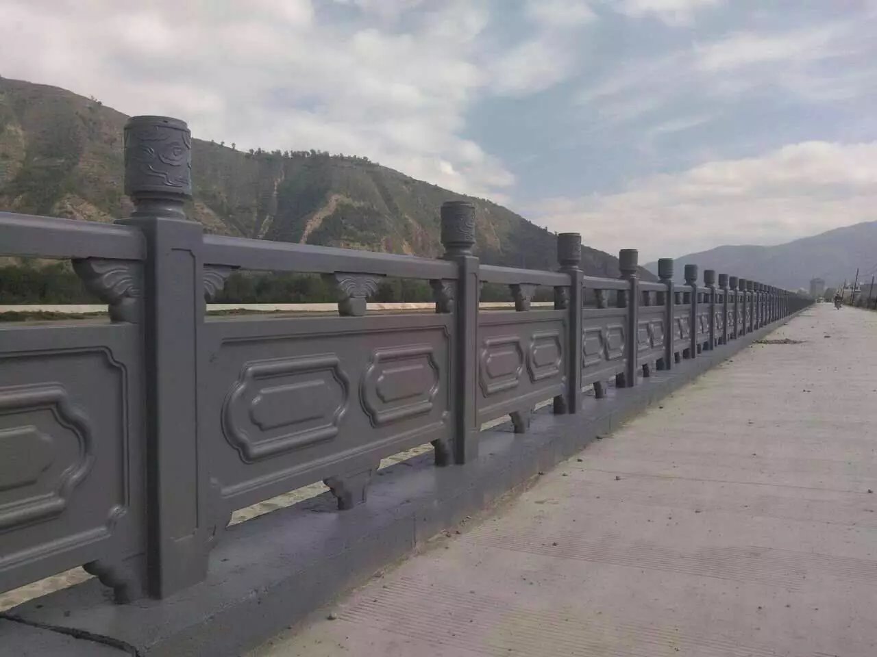 1588923321806114.jpg 1.9米(mǐ)雕花河堤護欄 (19).jpg