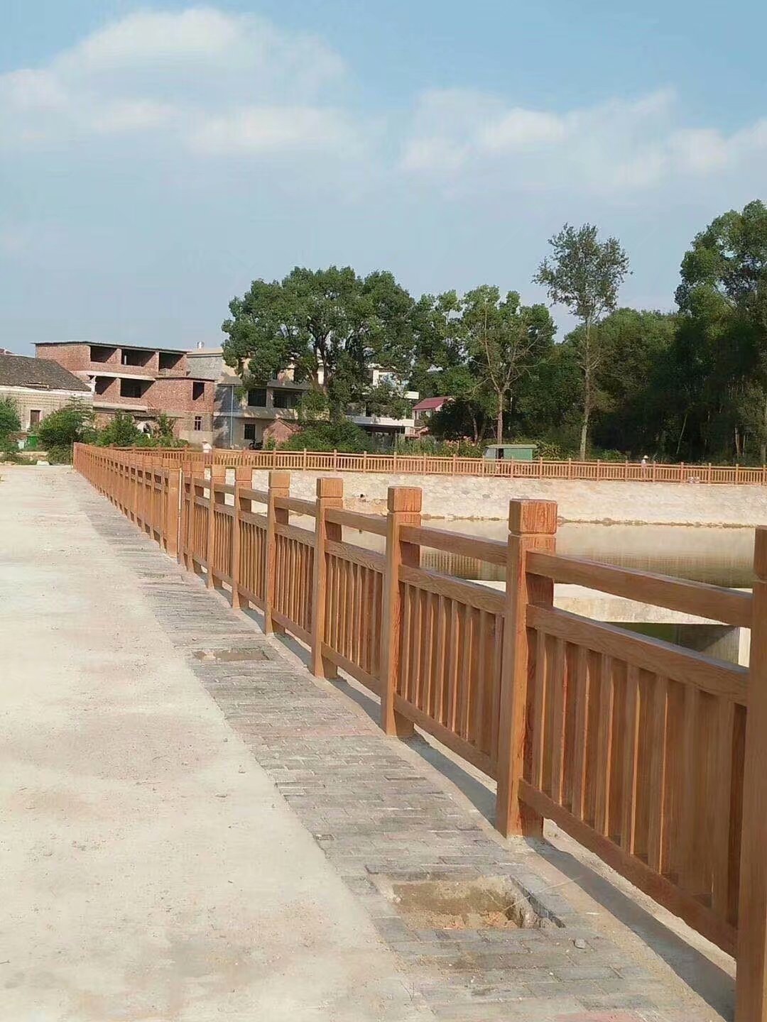 1.8米國（guó）標仿木（mù）護欄（lán） (4).jpg